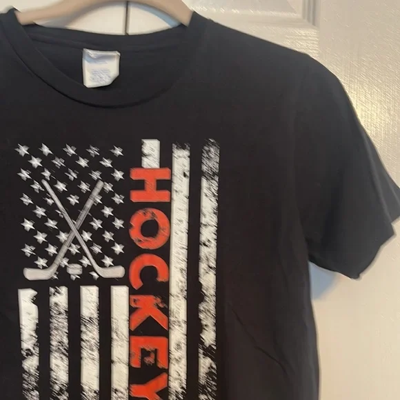 Port & Company Hockey short sleeve shirt with flag NWOT size medium - Picture 5 of 7
